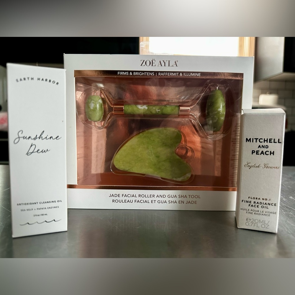 Zoe Ayla Jade Facial Roller and Gua Sha Tool, 2 facial Oils